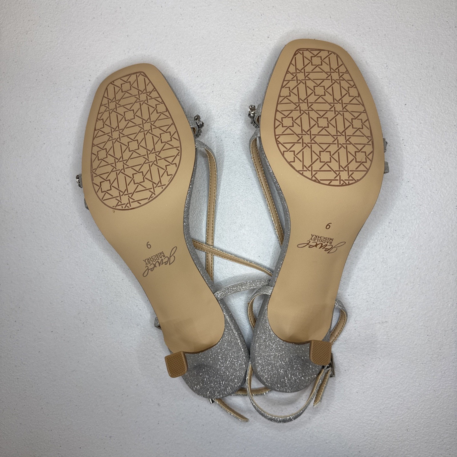 Jewel Badgley Mischka Alexis Crisscross Sandals Silver Glitter Size 9 — image 8 of 8